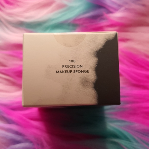 Fenty Beauty by Rihanna precision makeup sponge - Picture 3 of 4